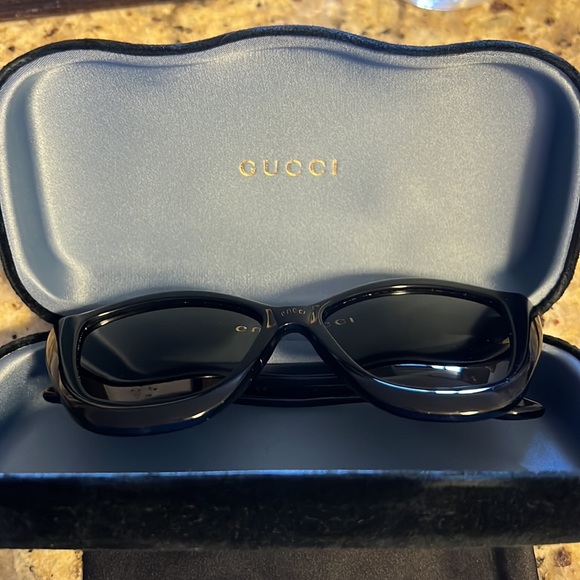 Authentic Gucci GG0117S 001 Women Black Plastic Sunglasses Shades 53/15/140 - Picture 13 of 13